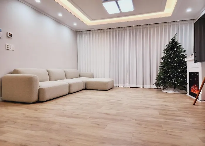 아파트 Grand Open Hongdae Houes 4bdr 2bth *