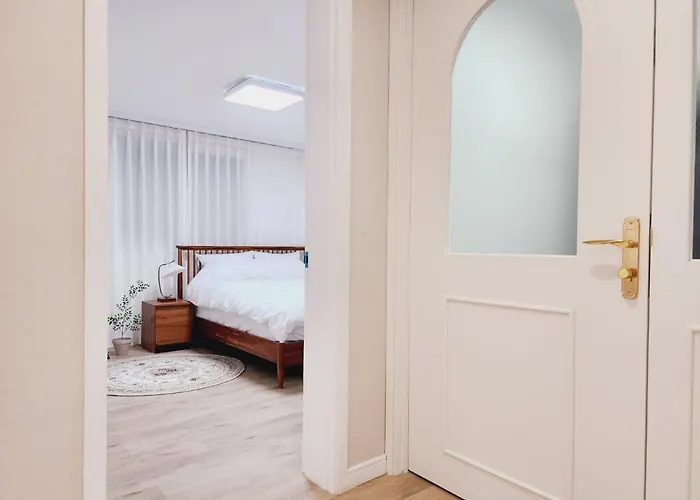 아파트 Grand Open Hongdae Houes 4bdr 2bth 서울특별시
