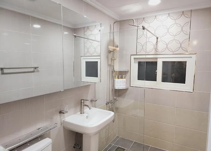아파트 Grand Open Hongdae Houes 4bdr 2bth