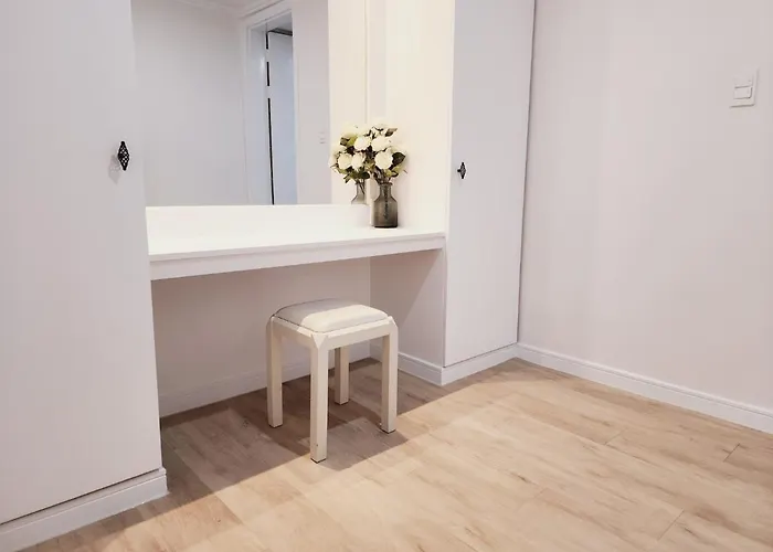 아파트 Grand Open Hongdae Houes 4bdr 2bth *