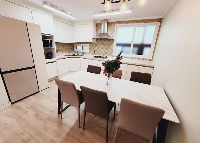 Grand Open Hongdae Houes 4bdr 2bth *