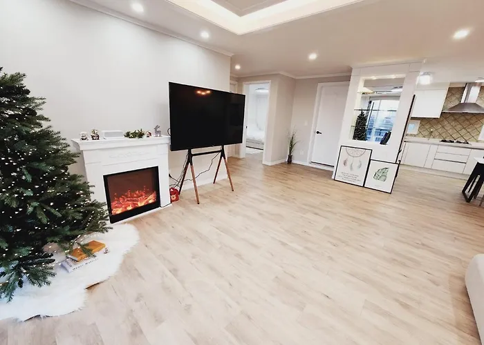 Grand Open Hongdae Houes 4bdr 2bth 아파트 *