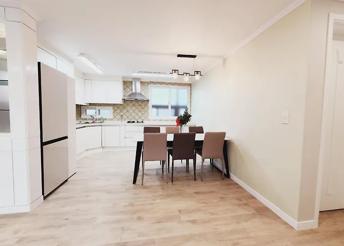 Grand Open Hongdae Houes 4bdr 2bth 아파트 *