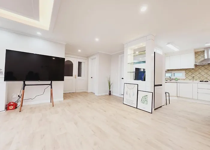 아파트 Grand Open Hongdae Houes 4bdr 2bth *